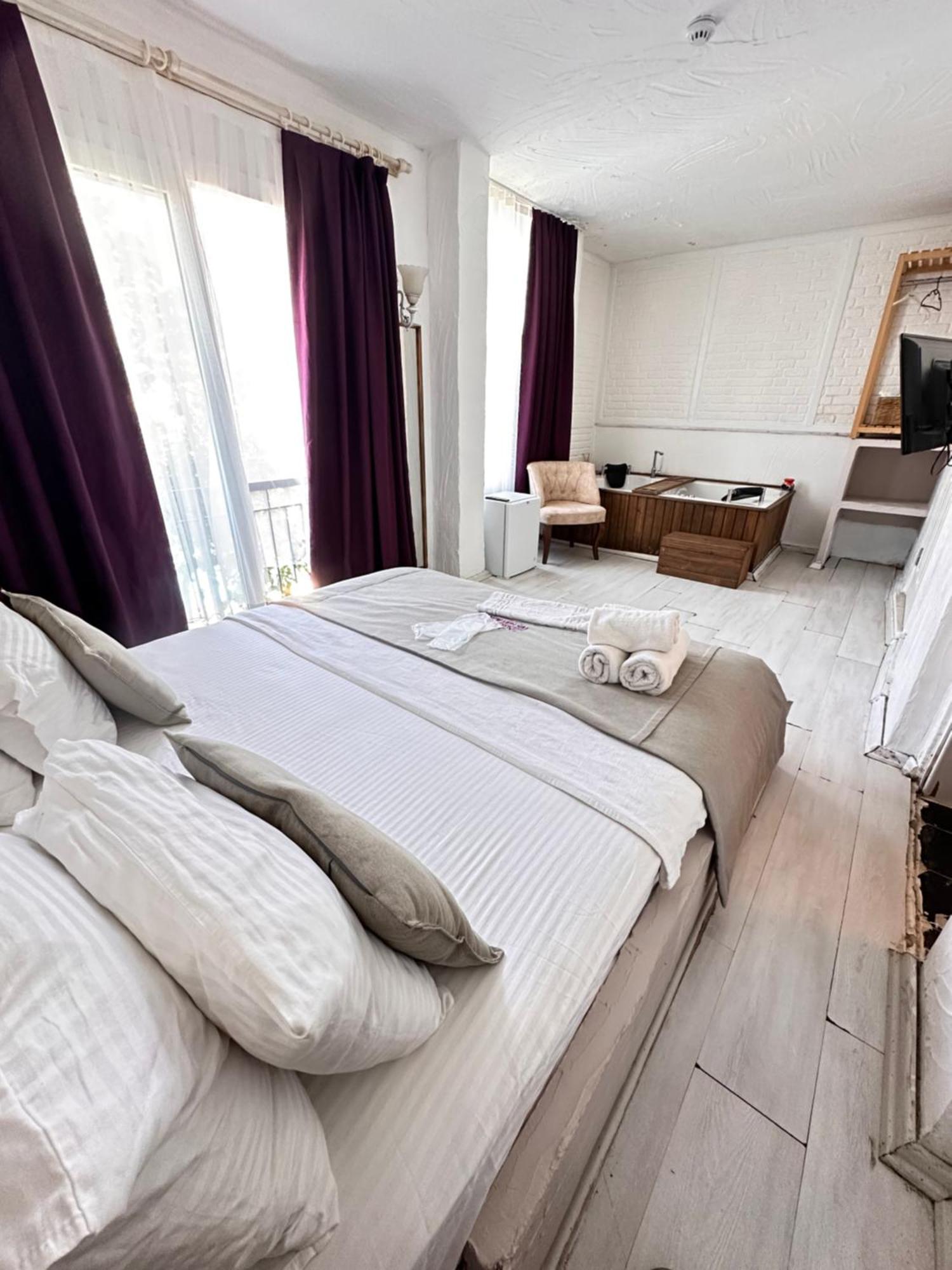 Tek Han Alacati Hotell Exteriör bild